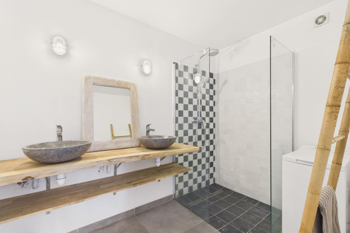 Location villa martinique 12 personnes 4 chambres - douche dortoir